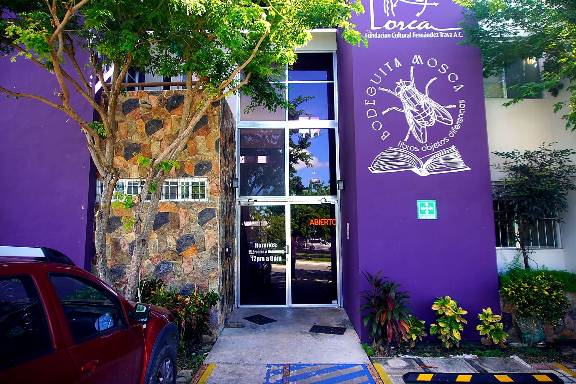 Fachada del Centro Cultural Lorca y Bodeguita Mosca, Gran San Pedro Cholul